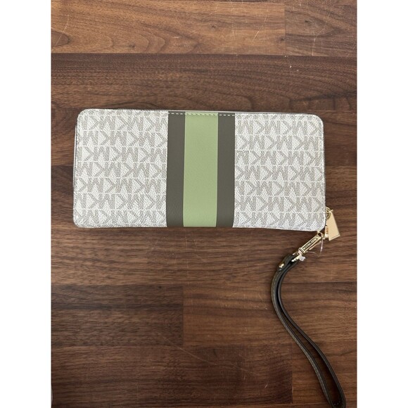 Michael Kors Jet Set Large Travel Continental Wallet Sage/Olive NWT - Picture 3 of 7